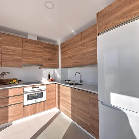 Luxurious Townhouse With View, 3 Terraces And Pool *