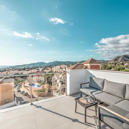 Luxurious Townhouse With View, 3 Terraces And Pool Σπίτι διακοπών Nerja