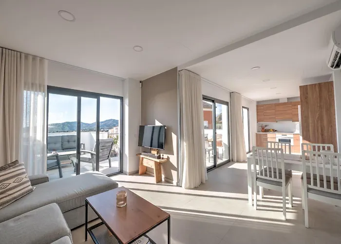 Luxurious Townhouse With View, 3 Terraces And Pool * 네르하