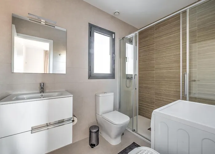 Luxurious Townhouse With View, 3 Terraces And Pool