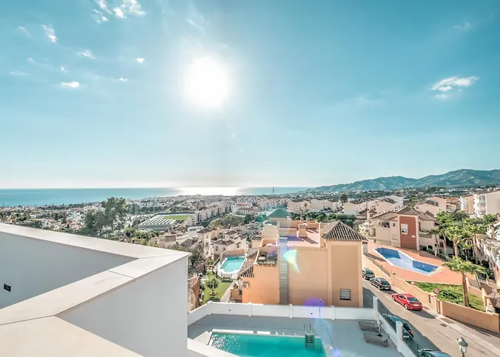 Luxurious Townhouse With View, 3 Terraces And Pool