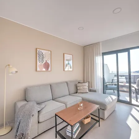 펜션 Luxurious Townhouse With View, 3 Terraces And Pool *