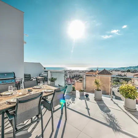 펜션 Luxurious Townhouse With View, 3 Terraces And Pool