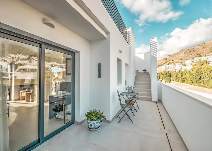 Luxurious Townhouse With View, 3 Terraces And Pool *