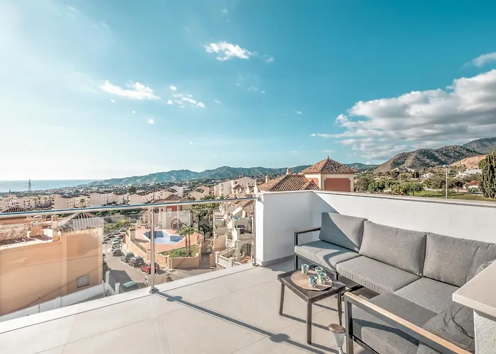 Luxurious Townhouse With View, 3 Terraces And Pool 度假居 内尔哈