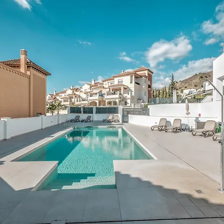 Nyaraló Luxurious Townhouse With View, 3 Terraces And Pool *