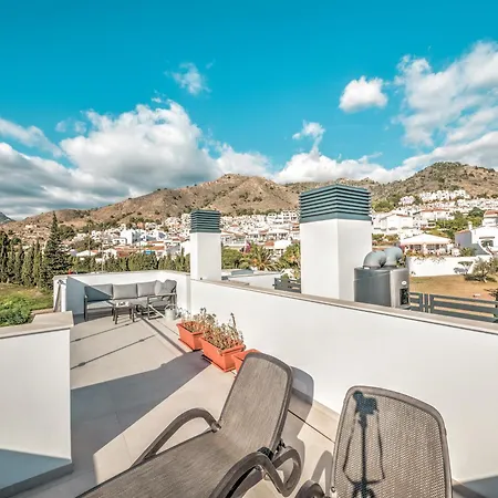 Luxurious Townhouse With View, 3 Terraces And Pool Nyaraló Nerja