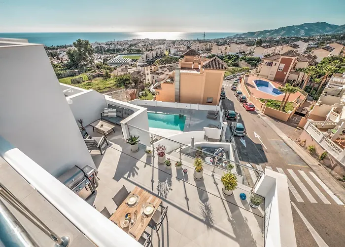 Luxurious Townhouse With View, 3 Terraces And Pool