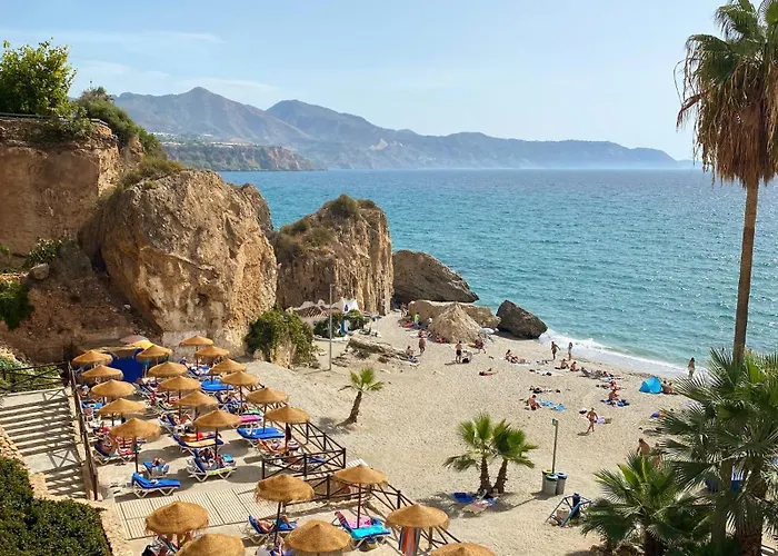 Luxurious Townhouse With View, 3 Terraces And Pool Nyaraló