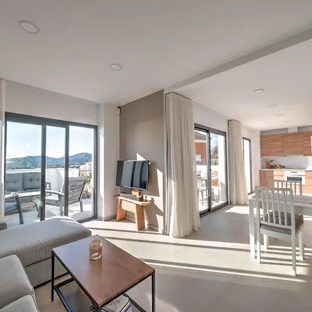 Luxurious Townhouse With View, 3 Terraces And Pool * Nerja